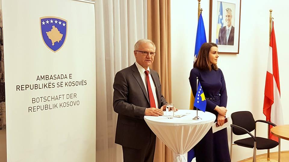 Foto-nga-ora-letrare-me-15-shkurt-2019-ne-Vjene-3 (1)