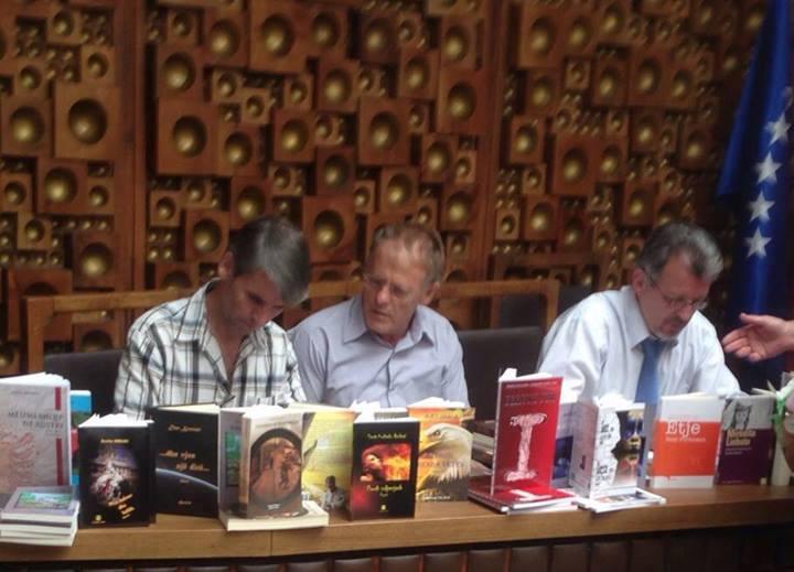 Foto nga ekspozita e librave ne Prishtine (5 gusht 2013)